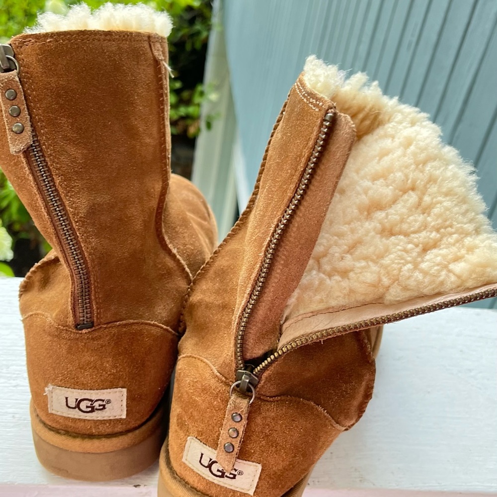 Ugg 1091635 Short Chestnut Boots 9